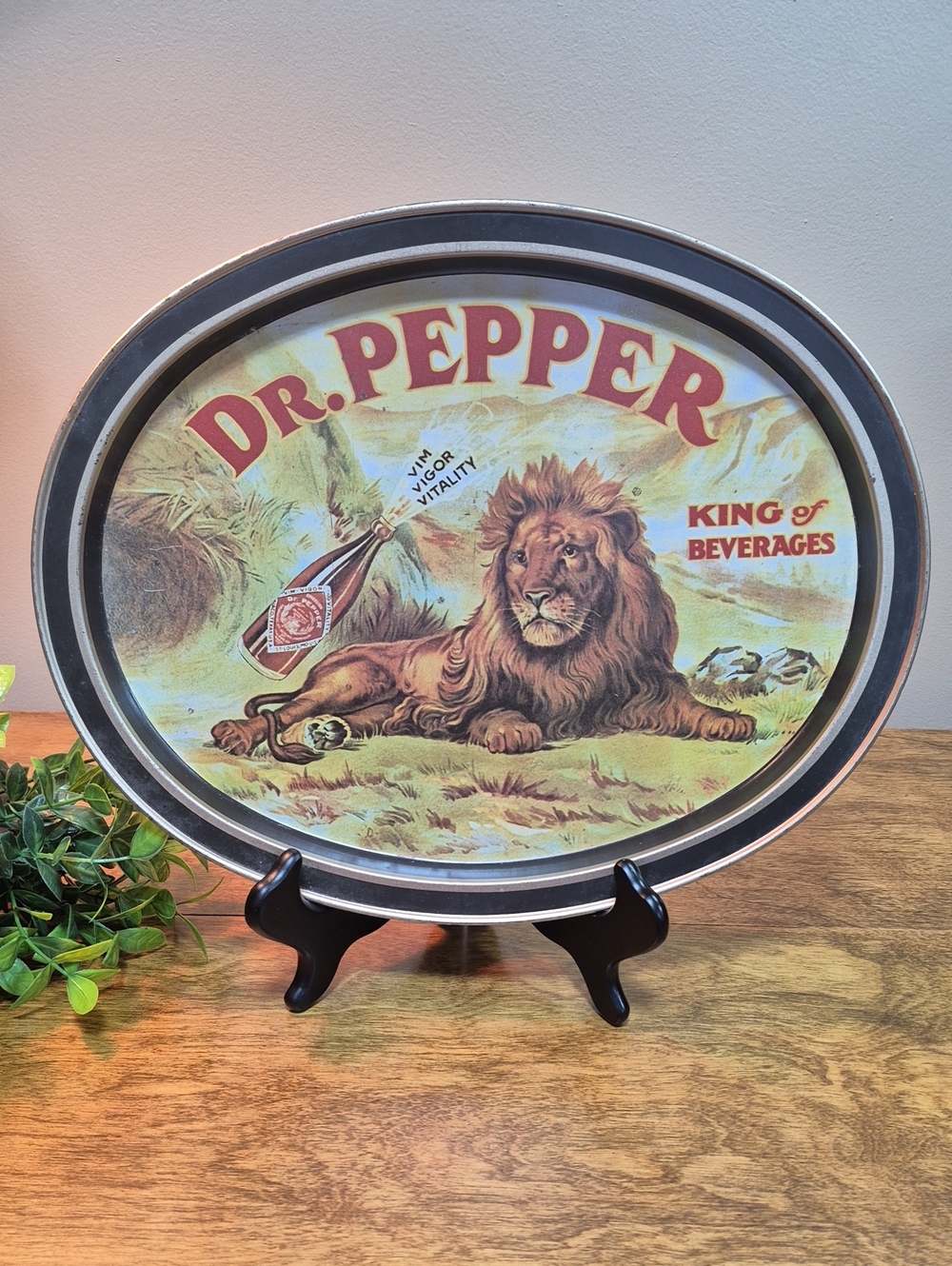 VINTAGE 1979 Dr. Pepper "King Of Beverages" Lion Tin Advertising Serving Tray